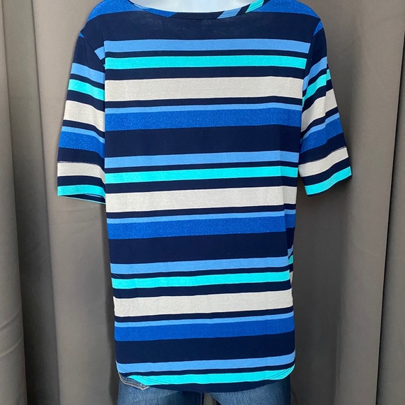 Woman’s top - Picture 2 of 3